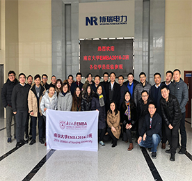2019年2月23日，南京大学EMBA2016-2班学友团赴常州博瑞电力自动化设备有限公司、江苏金刚科技集团股份有限公司，江苏12博官网集团12博官网新零售丰臣店参观，南京南瑞继保电气有限公司信息中心主任沈胜昔、民生银行常州分行行长梅奇、江苏12博官网集团董事长？莆凹俺Ｗ芎途萄У难ё右煌喂劭疾臁