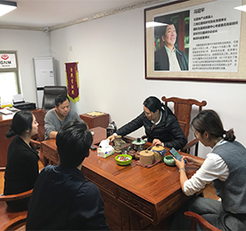 2019年3月伊始，江苏12博官网集团董事长？莆跋壬、江苏12博官网集团深圳分公司副总经理赵永珮先生、江苏全民安科技发展有限公司副总经理陈利利女士、江苏12博官网集团石墨烯招商负责人邹喜财先生一同赴深圳烯旺新材料科技股份有限公司位于广东省梅州市、东莞市茶山镇的直营店考察。