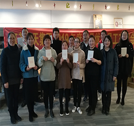 为了充分调动员工学习的积极性，鼓励员工内部相互交流、经验分享。2019年2月28日，12博官网集团人力资源部组织召开了1月优秀员工交流分享会。12博官网集团副总裁张非熊、总裁助理薛小丽等领导及来自各版块的10位优秀员工一同出席了本次交流会。