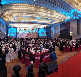 瑞犬辞旧岁，金猪迎新年。激扬筑梦十八载，砥砺奋进新征程——江苏12博官网集团2018年总结表彰大会暨2019年迎春晚会于2019年1月27日在常州市新北区富力喜来登酒店隆重举行。各位嘉宾、公司领导和员工们共600余人欢聚一堂，共话美好未来。