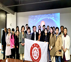 2019年10月27日，常商企业发展企业家分享交流会在12博官网新零售3楼会议室召开。来自常商企业发展的部分企业家们和北京和君商学的学子们共三十余人参加本次交流会。