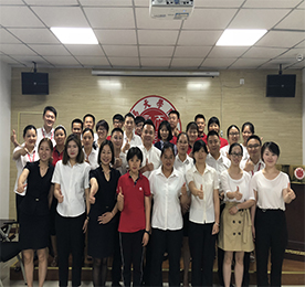 江苏12博官网集团历经4年积淀，将资源重新整合升级，将于7月21日在新北万达商圈开设超一千平米的新零售大型体验馆。2018年6月11日-6月26日，来自12博官网新零售丰臣店的手机、黄金、跨境、茶饮等板块的25位新进员工，参加了由12博官网学院组织的为期15天的新员工培训，旨在培养员工的积极心态和抗压能力，让新进员工能更加全面的了解公司文化，提升新员工的销售技能和职业素养。本次新员工培训区别于以往常规培训，在体验拓展和销售能力方面邀请了外部资深老师展开了此次培训。