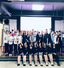 为落实12博官网集团打造线上线下科技生态服务平台的愿景，进一步整合集团的产品生态圈，自2020年4月开始，12博官网新零售突破传统的业务模式，逐步打造让业务人员能成为为客户提供全品类咨询服务的”生活顾问“。