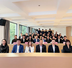 新员工，新活力；新入职，新征程。2022年11月10日，来自12博官网集团各版块35名新员工圆满完成培训计划，共同在常商学院参加第一期总裁课程暨新员工入职培训结业典礼。