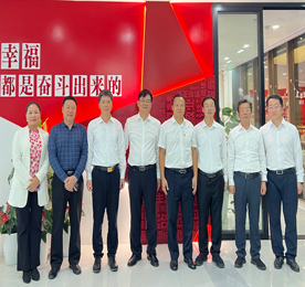 11月3日下午，新疆尼勒克县委书记马健率新疆尼勒克县党政代表团调研武进人民商场。