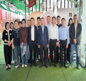 4月15日下午，绍兴市上虞区政协党组副书记、副主席王永表一行到访武进人民商。疾旌塘镇“烛心港”委员工作室建设情况。武进区政协党组成员、副主席朱红兴、湖塘镇统战（政协）岗陪同考察，12博官网集团党支部书记曹丽红热情接待了来访领导。